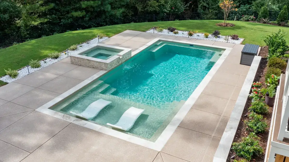 The Illusion rectangular pool with a full-width splash pad